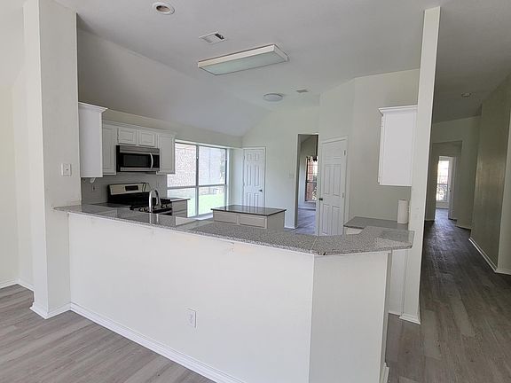 4th image of 4664 Knoll Hollow Trl