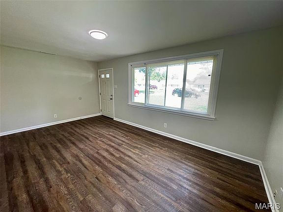 5th image of 23 Mary Ann Ct