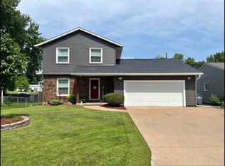 1244 Meadow Lane Dr, Bettendorf, IA 52722