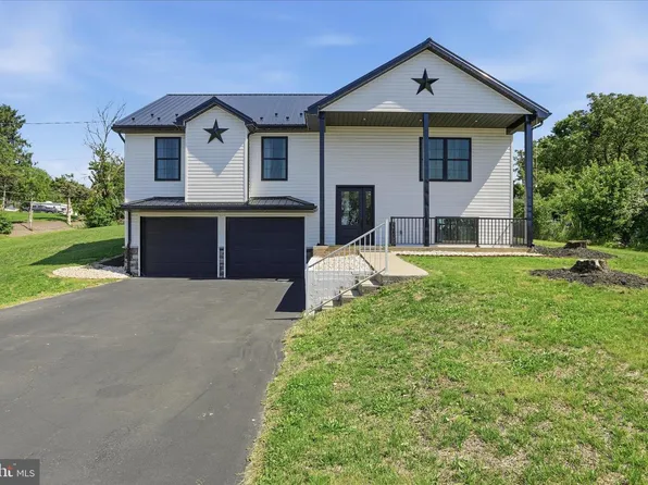 15 Canterbury Dr, Chambersburg, PA 17201
