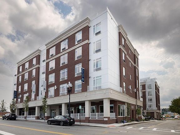 2nd image of 2 Cliveden St Unit 203E