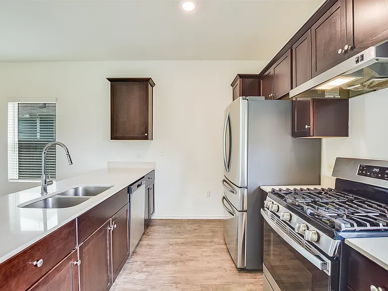 15401 Solstice Cv — Photo 6