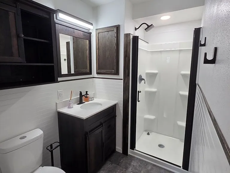 1290 NE Fairgrounds Rd — Photo 15