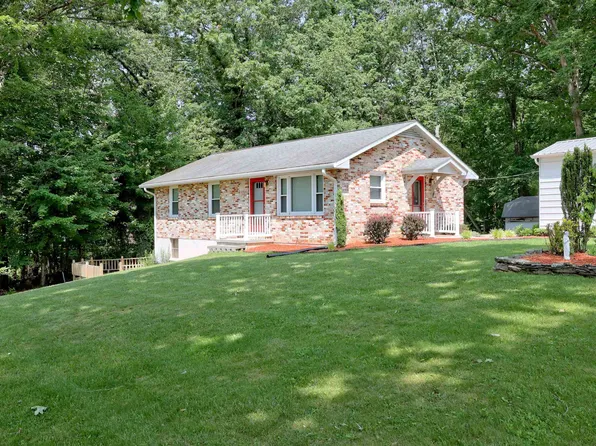 2611 Kings Ct, Christiansburg, VA 24073