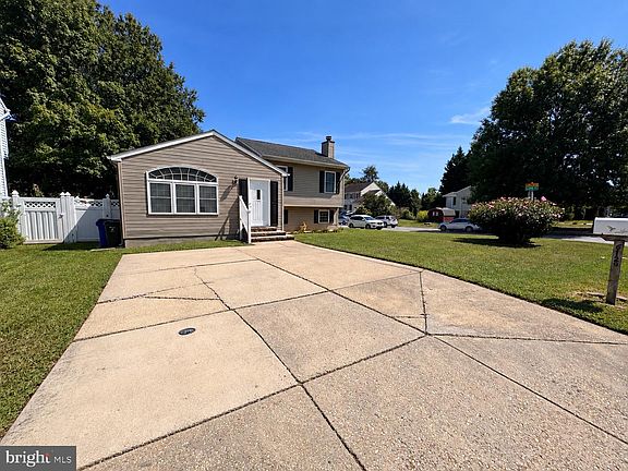 2nd image of 6129 Ducketts Ln