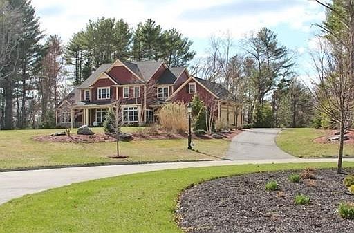 3rd image of 12 Lakewood Ln