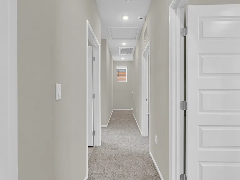 2074 Bergamot St — Photo 37