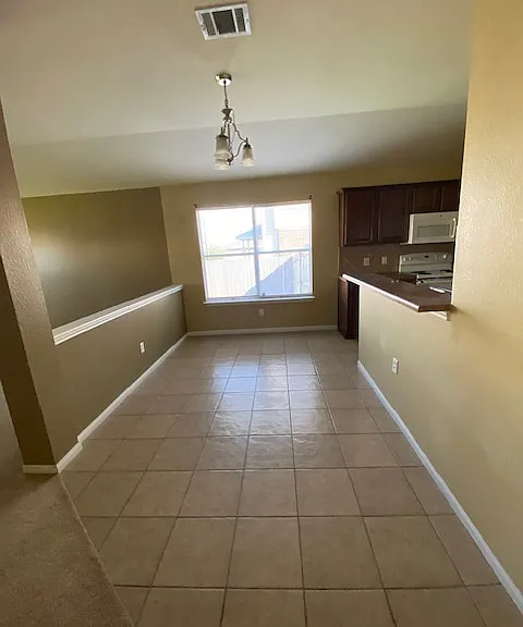 607 Constellation Dr — Photo 2