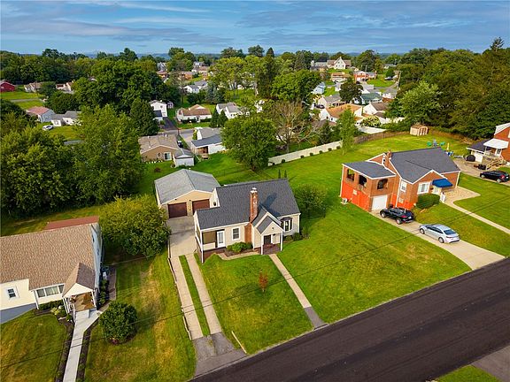 2nd image of 2029 Circle Dr