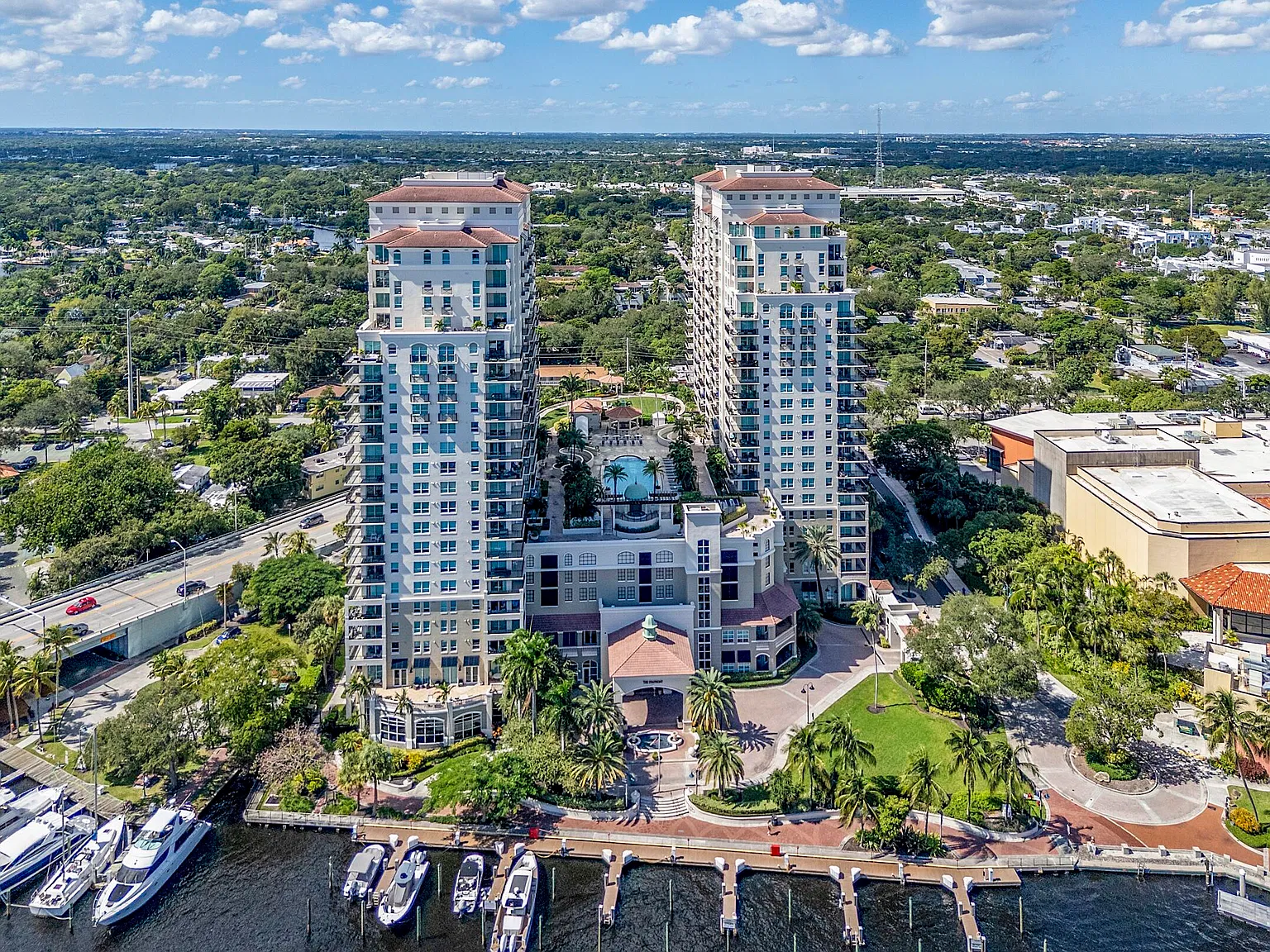 610 W Las Olas Blvd — Photo 2