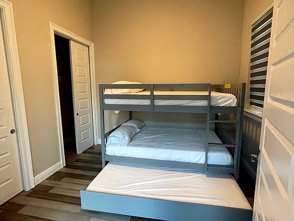 3rd image of 415 4th Ave SW