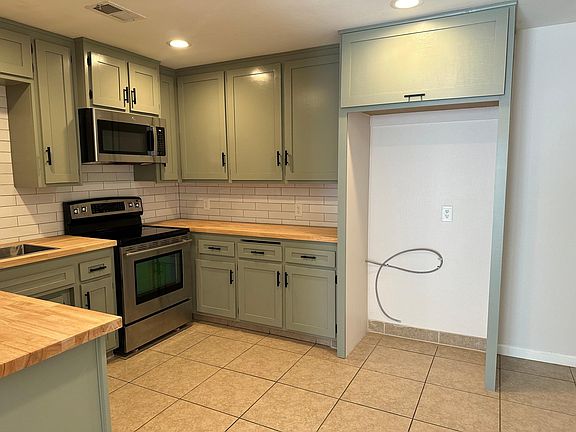 tenant provides refrigerator