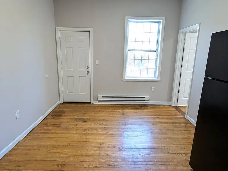 2810 E Main St — Photo 3