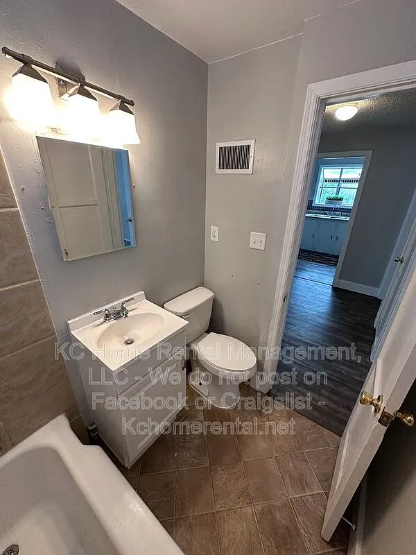2 bed, 1.0 bath, 1280 sqft, $1,295 — Photo 3