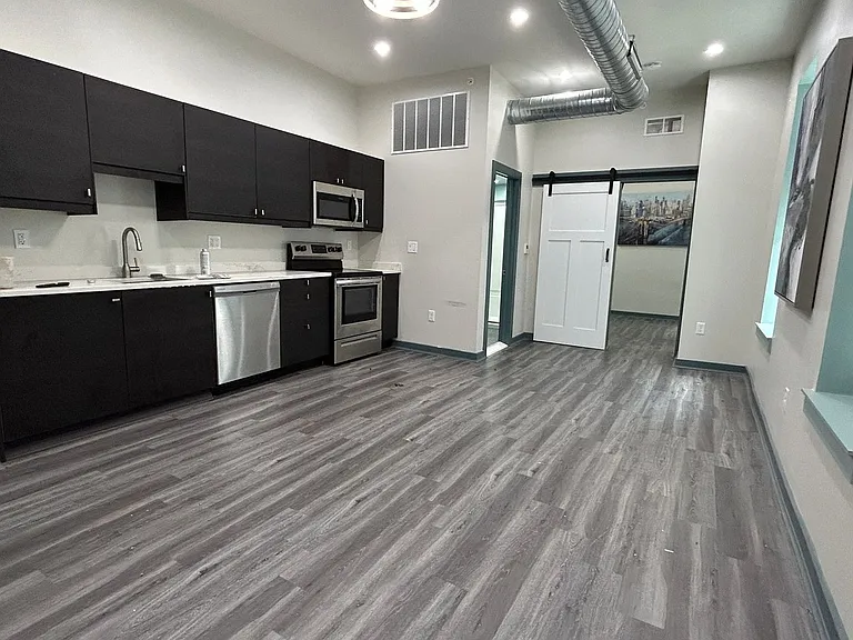 36 E Utica St — Photo 1