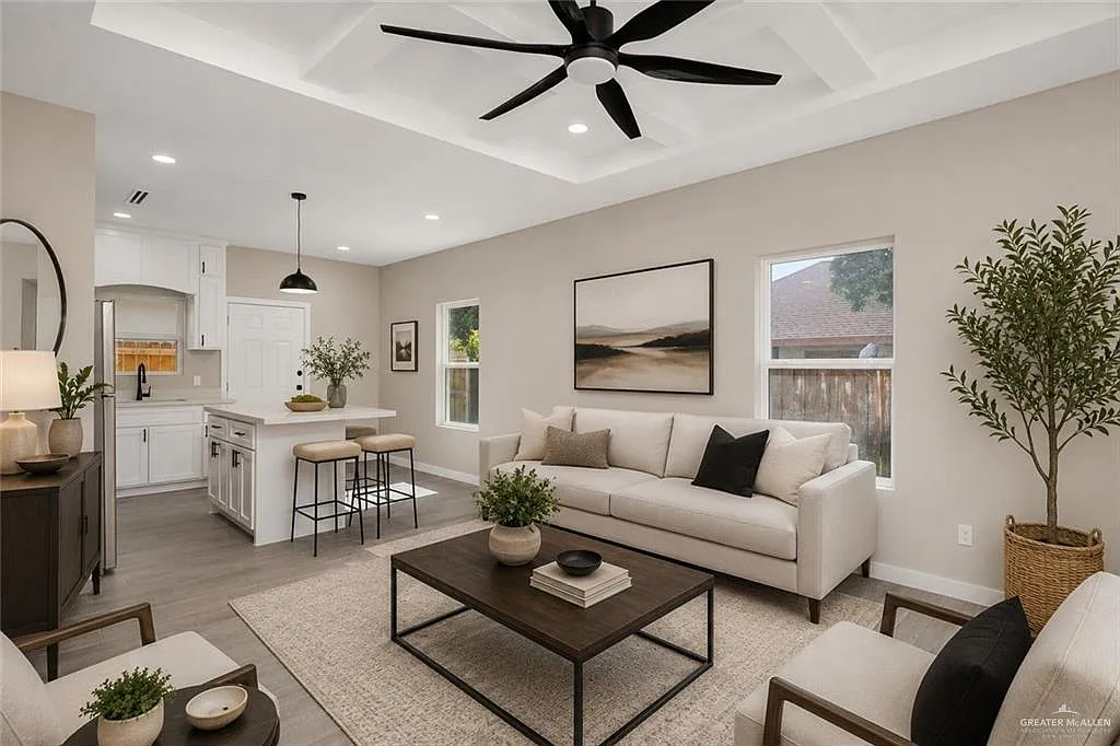 3 bed, 2.0 bath, 1063 sqft, $1,300 — Photo 3