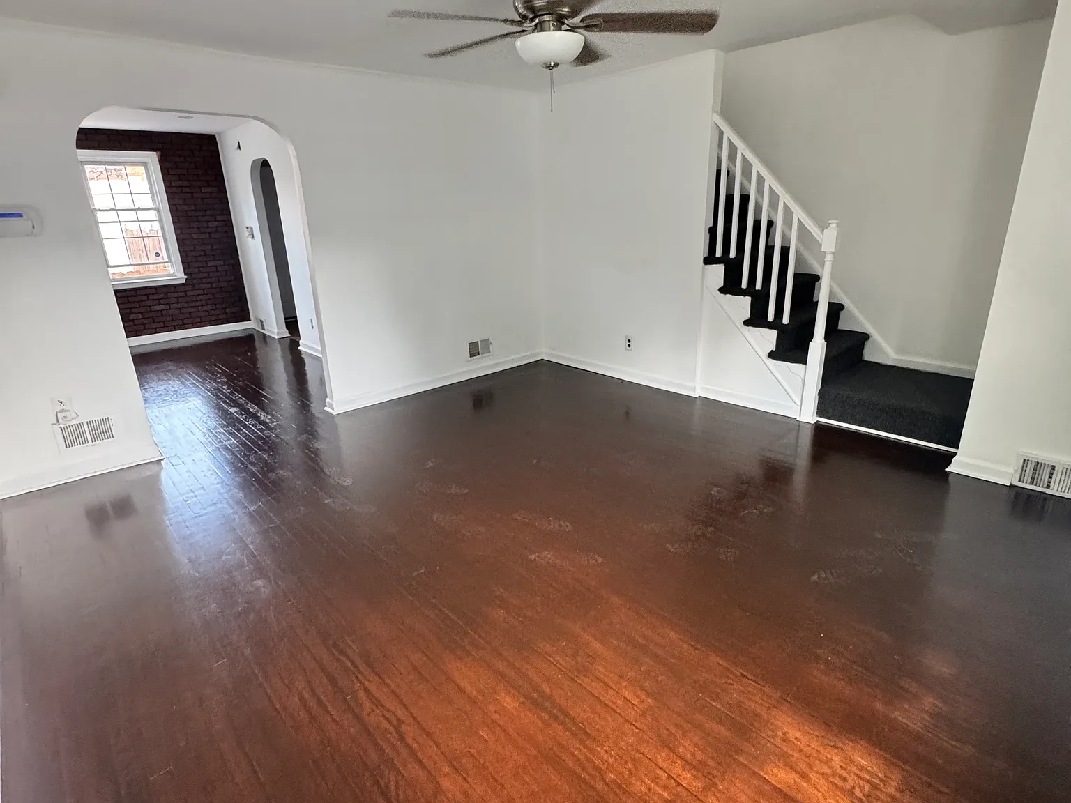 3 bed, 1150 sqft, $1,900 — Photo 2