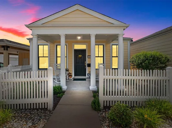 3223 Canal St, Saint Charles, MO 63301