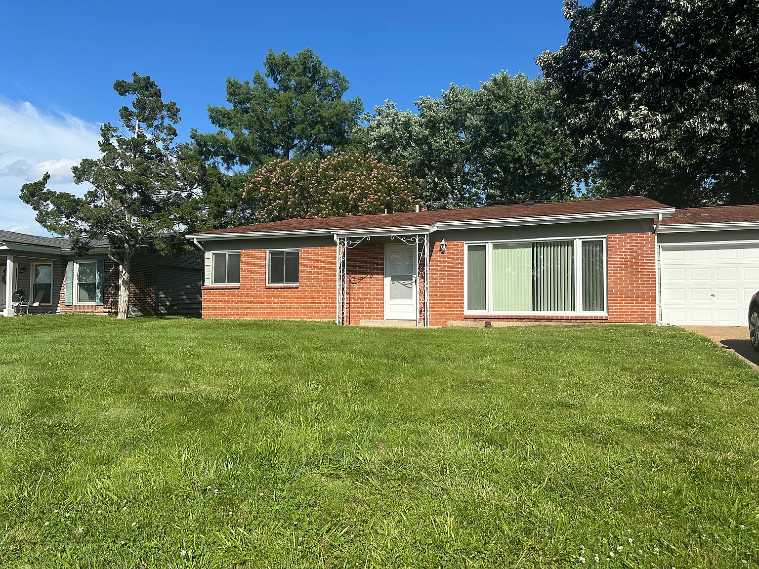 4 bed, 2077 sqft, $2,595 — Photo 2