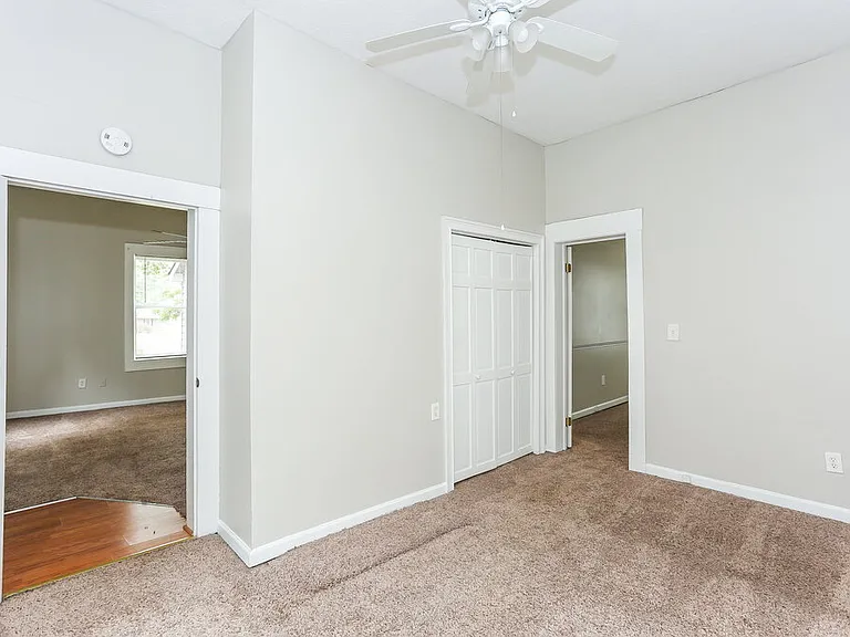 6129 Sorrell St NE — Photo 15