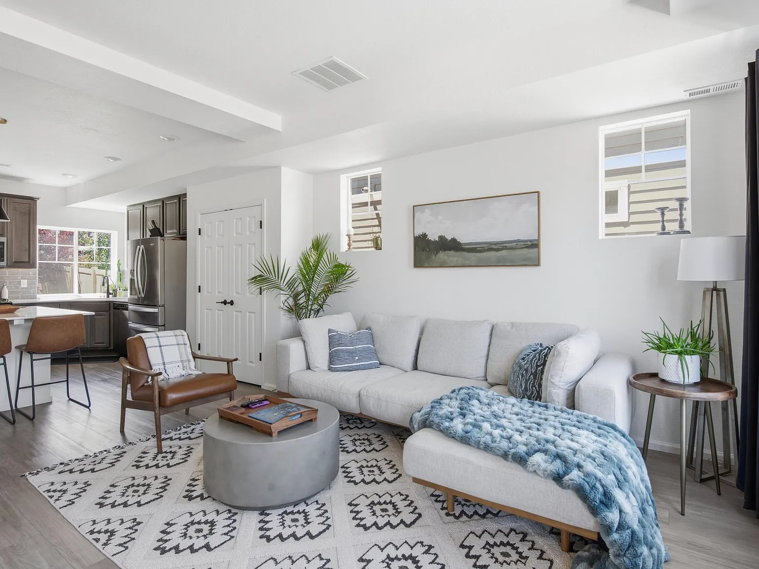 4 bed, 2000 sqft, $3,400 — Photo 3