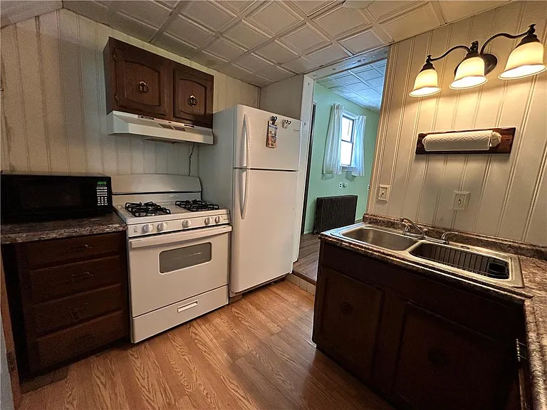 131 E Union Blvd — Photo 8