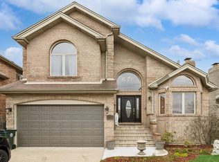 8317 W Ballard Rd, Niles, IL 60714