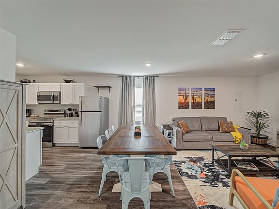 4th image of 921 W 9th St