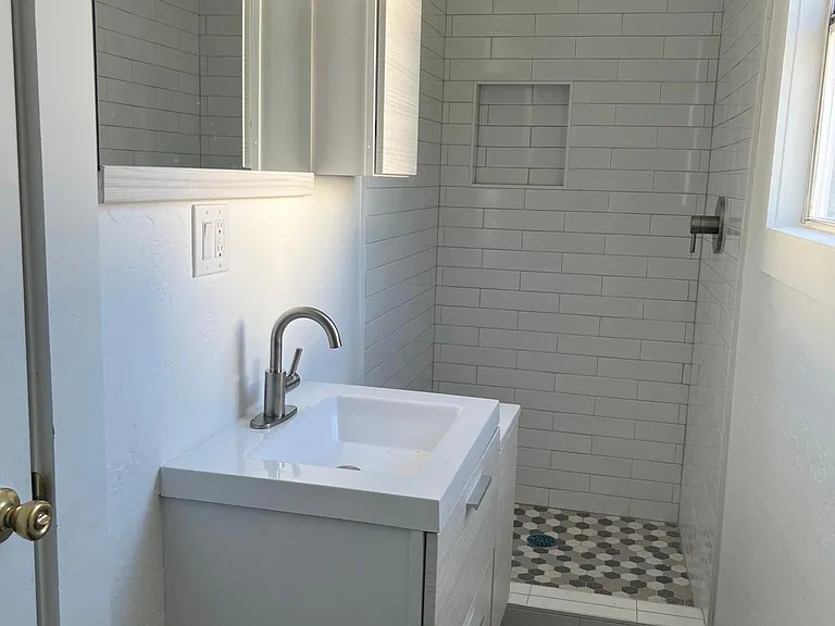720 N 9th Ave — Photo 6