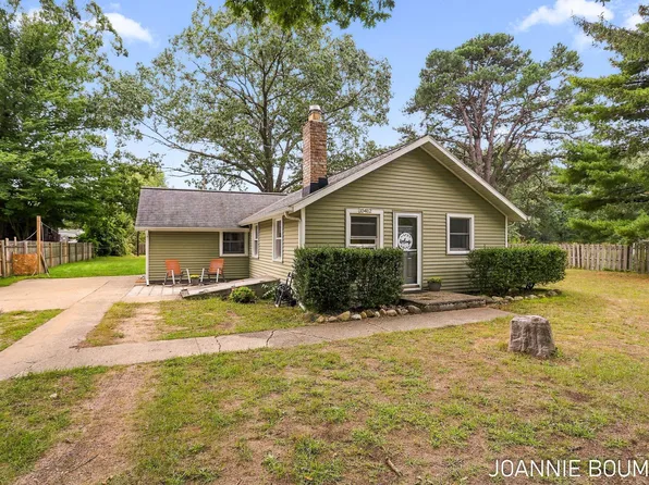 15412 Groesbeck St, Grand Haven, MI 49417