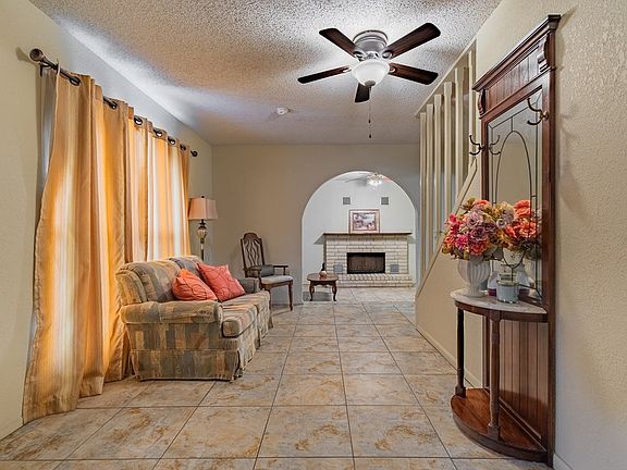 4th image of 1801 Royal Ridge Dr