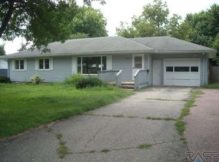 109 Elm St, Luverne, MN 56156