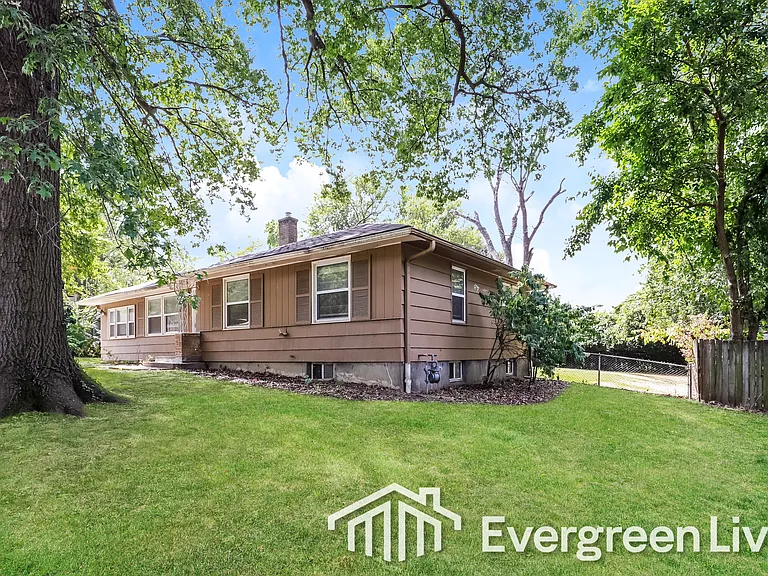 9512 Bennington Ave — Photo 1