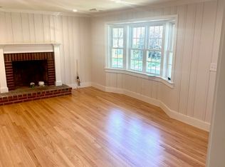 16 Island St, North Kingstown, RI 02852