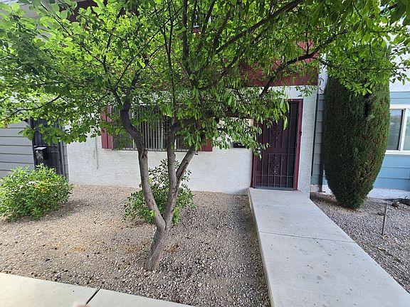 2nd image of 560 Greenbriar Townhouse Way