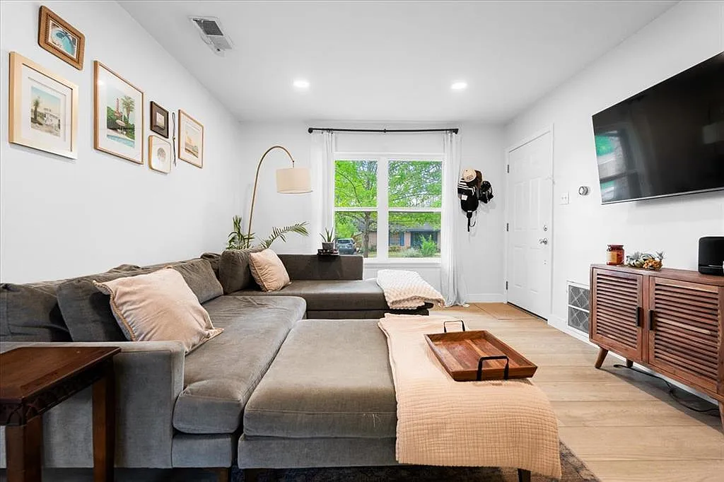 1808 Forest Hill Dr — Photo 1