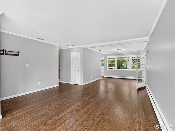 5th image of 48 East Maxwell Drive