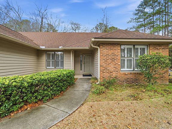 3rd image of 101 Hickory Dr.