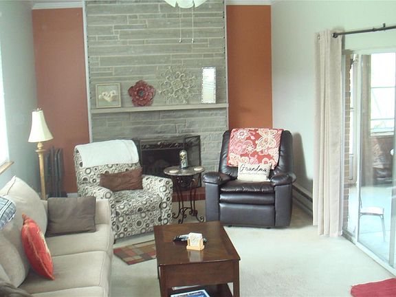 4th image of 19 Elm Dr