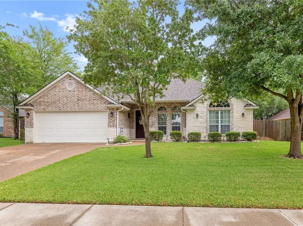 2703 Hickory Ct, Bryan, TX 77808