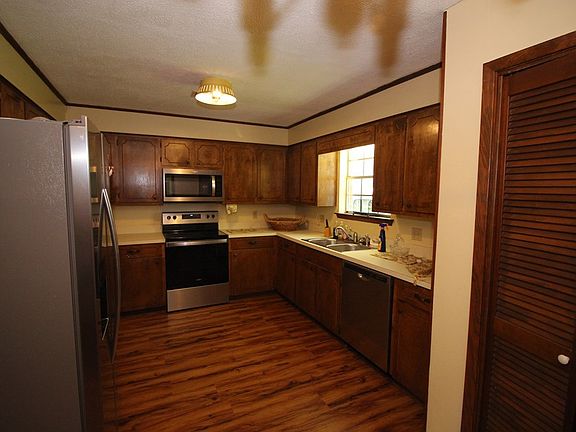 5th image of 42 Clairmont Cir