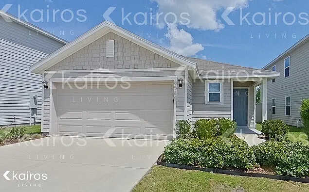 3 bed, 2.0 bath, 1453 sqft, $2,045 — Photo 1
