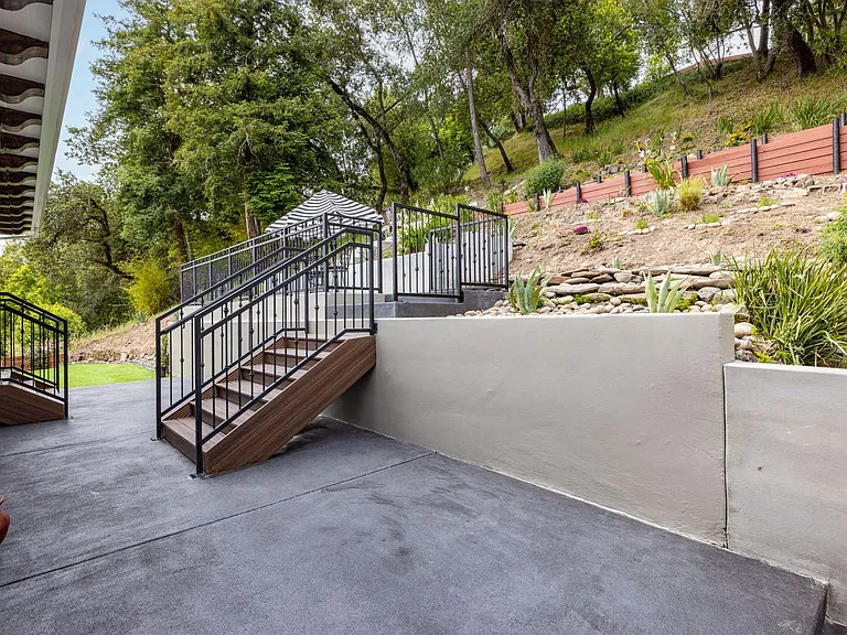 713 Wikiup Dr — Photo 30