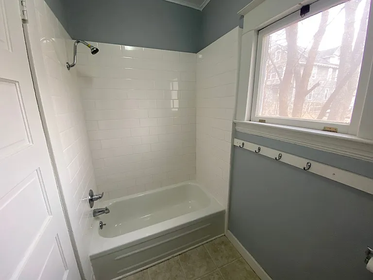 621 Stanley Terr NE — Photo 8