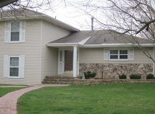 705 Randall Ln, Burlington, IA 52601