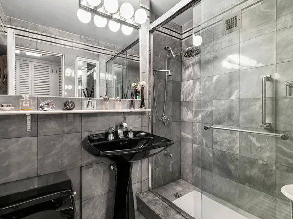 200 East 57th Street 14F image 7 of 8