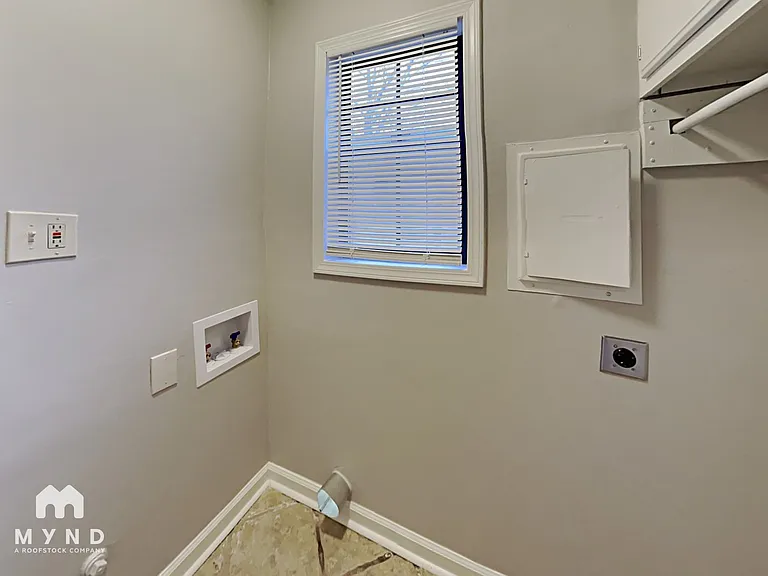 464 Windridge Point — Photo 21