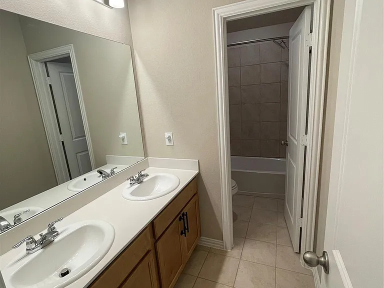 1924 Briar Hill Dr — Photo 12