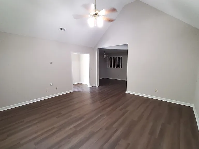 1059 Cutleaf Dr — Photo 3