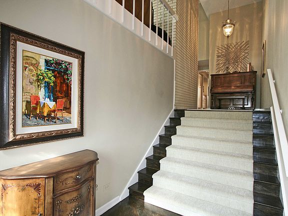 2nd image of 162 Briarwood N